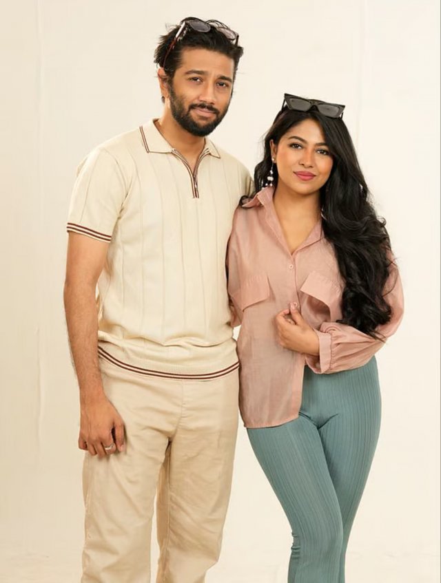 সংগীতের দুই তারকাকে নিয়ে সিনেমা